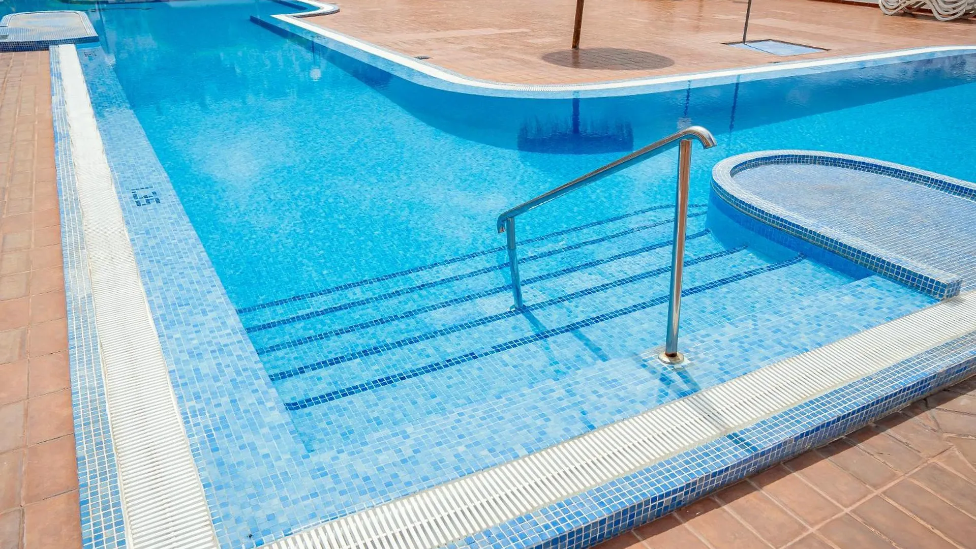 Trendy Apartment With A Heated Pool And Near Aqualand, 1A Costa Adeje