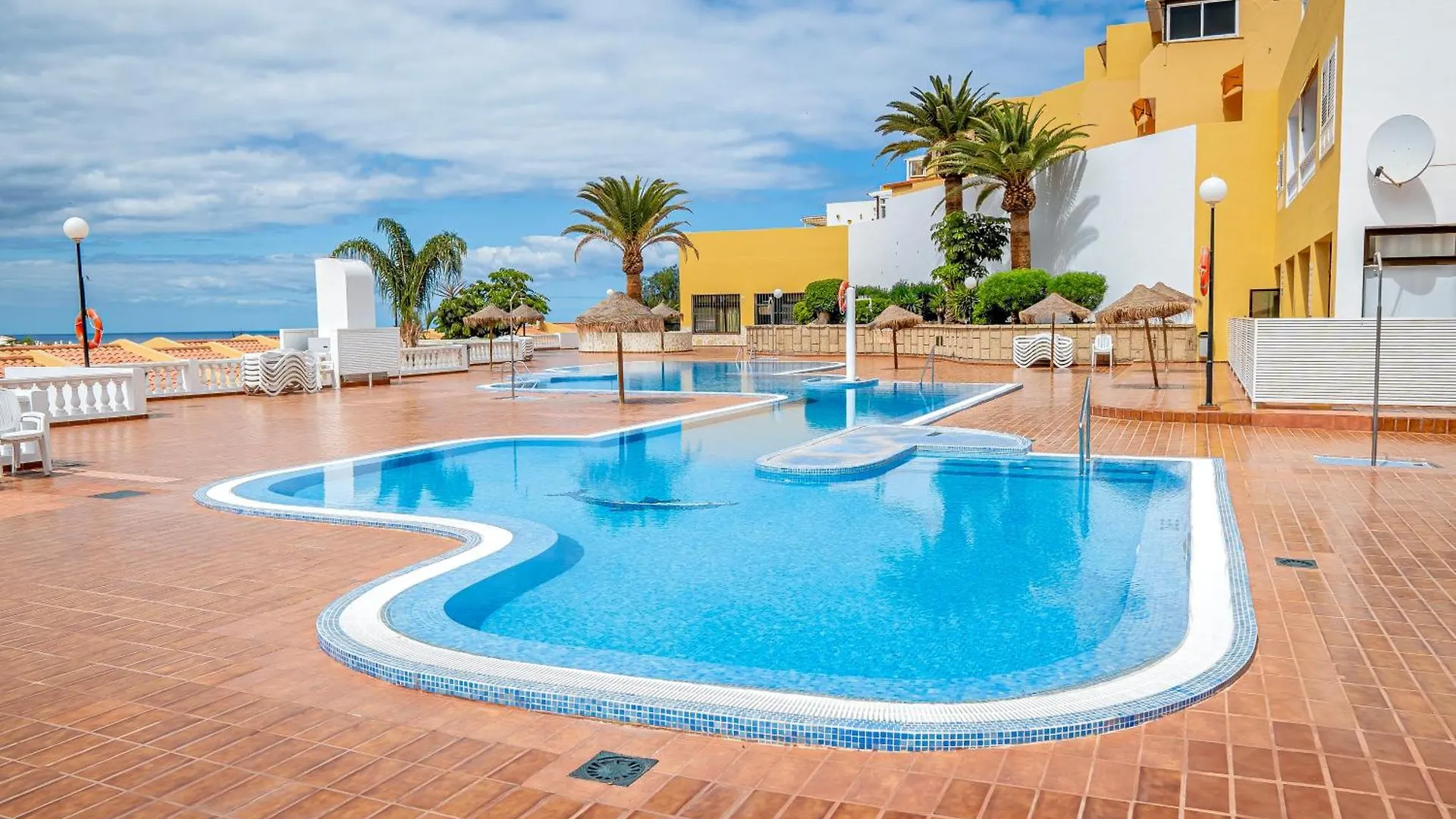 Trendy Apartment With A Heated Pool And Near Aqualand, 1A Costa Adeje