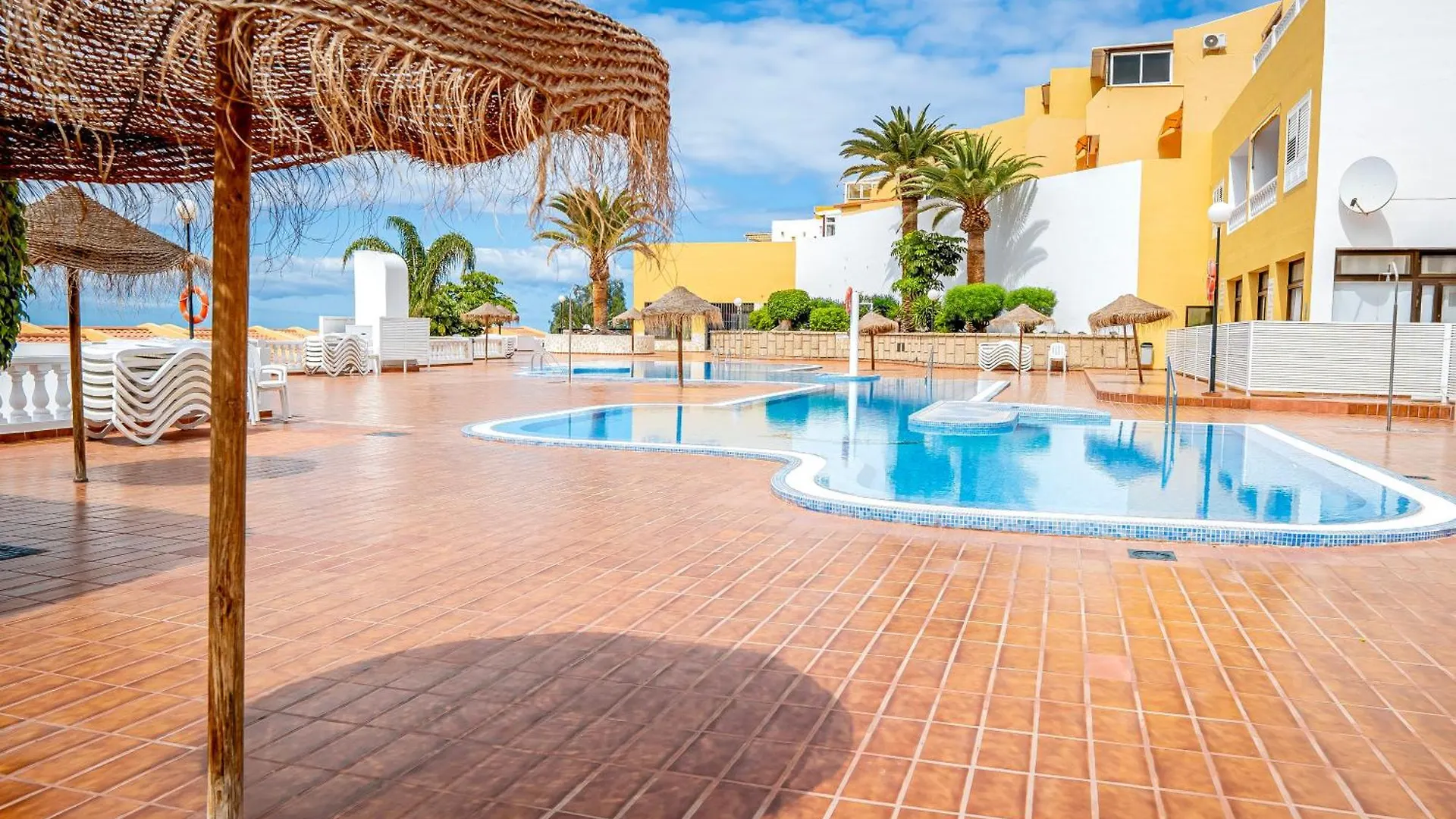 Trendy Apartment With A Heated Pool And Near Aqualand, 1A Costa Adeje